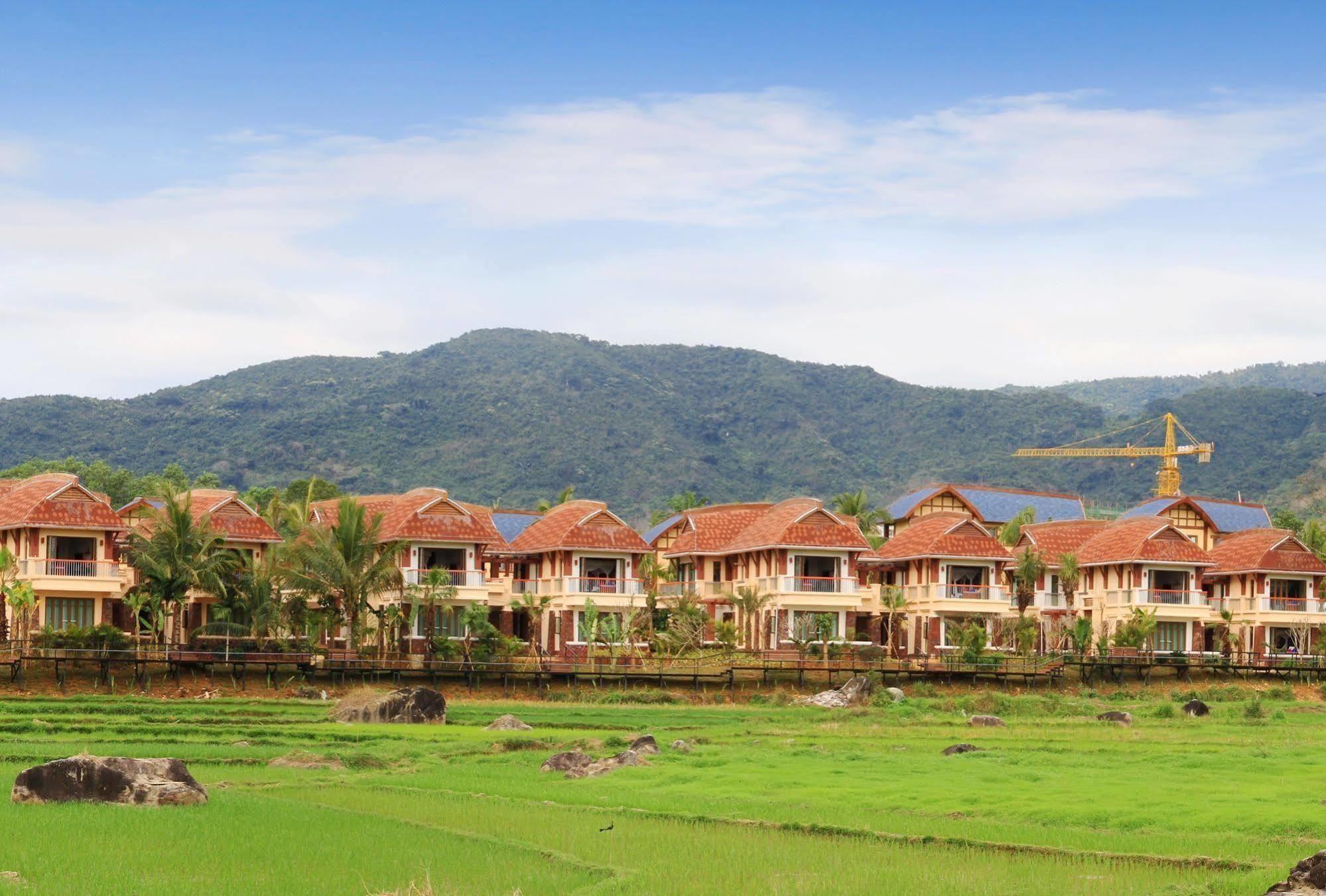 Hainan Bulongsai Resort Hotel Baoting Exteriör bild